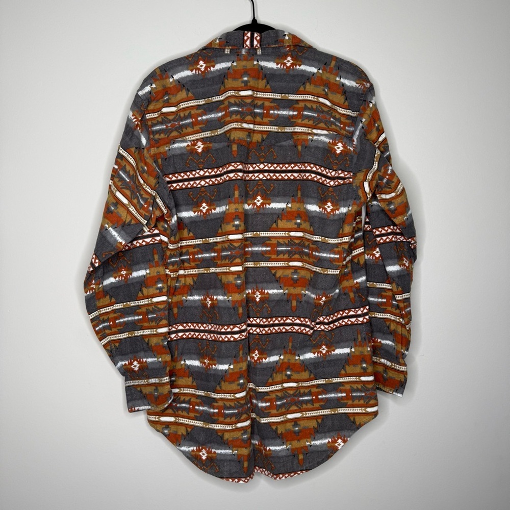 Geometric Patterned Button-Up Shirt - Picture 6 of 6